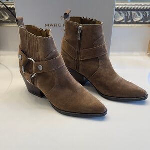 Marc Fisher Light Brown Suede Halie Pointed-Toe Ankle Booties Size 7.5